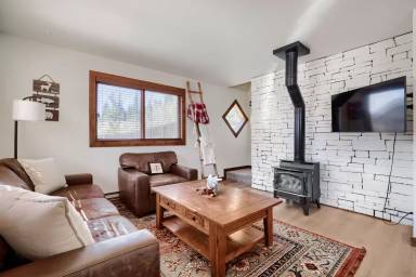 Main picture of 2399 County Road