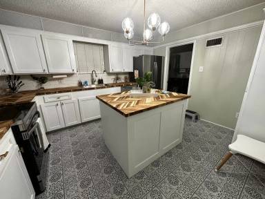 Main picture of 1300 Elgin St