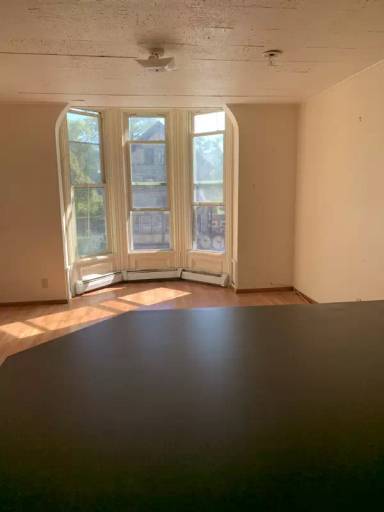 Main picture of 102 Broadway