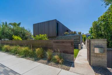 Main picture of 762 Rosecrans Ave
