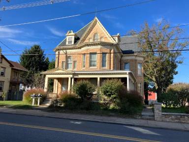 Main picture of 117 W Main St
