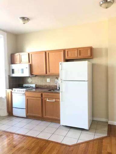 Main picture of 1908 W Girard Ave