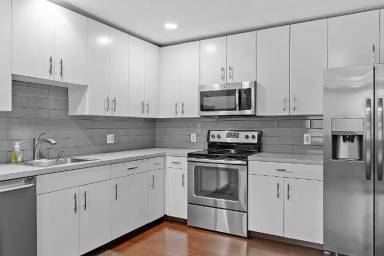 Main picture of 1029 Pleasant St