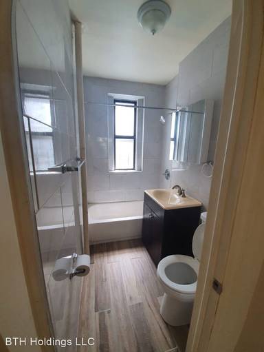 Main picture of 1 Broadway Ter