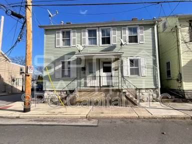 Main picture of 402 S Washington St