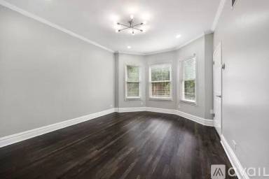 Main picture of 2444 W Gunnison St