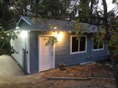 Main picture of 2320 Saxon St