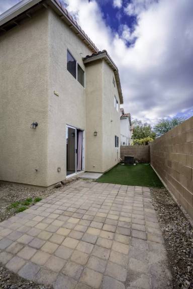 Main picture of 5283 Broadlake Ln