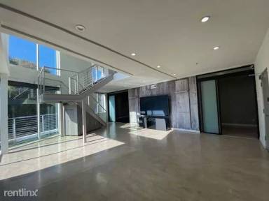 Main picture of Ten Palms