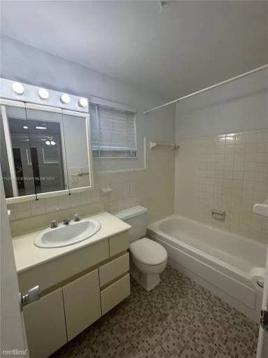 Main picture of 2826 Van Buren St