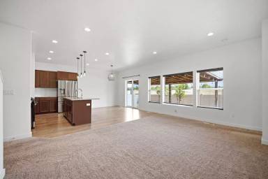 Main picture of 394 W Parkway Dr