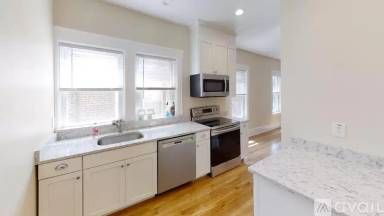 Main picture of 303 Tappan St