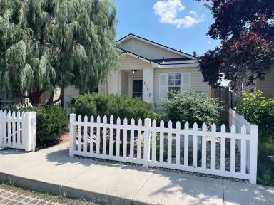 Main picture of 11117 Race St