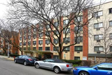 Main picture of 540 W Roscoe St