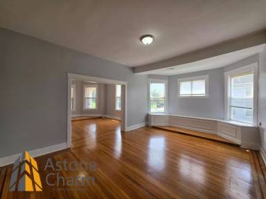 Main picture of 2206 Roslyn Ave