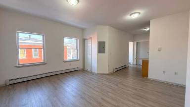 Main picture of 670 Broad St