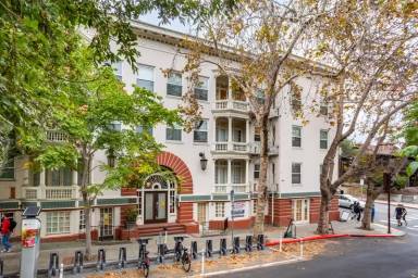 Main picture of 1865 Euclid Ave