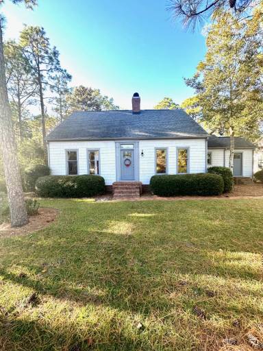 Main picture of 906 Point Ct