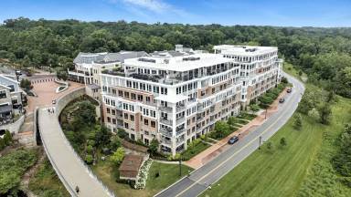 Main picture of 105 N Riverview St