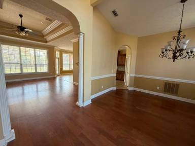Main picture of 115 Lakeview Ter