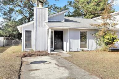 Main picture of 111-99 Village Cir
