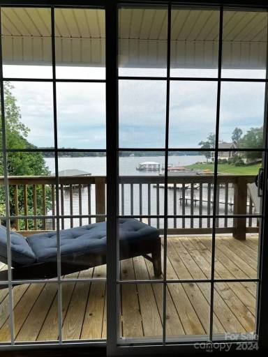Main picture of 137 Fern Haven Ln