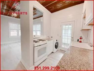 Main picture of 9 N Fulton St