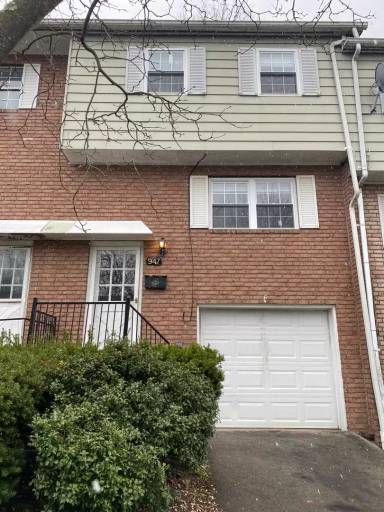 Main picture of 945 Academy Heights Dr