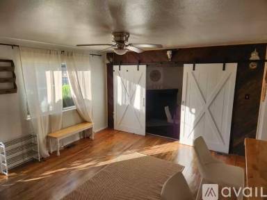 Main picture of 10604 Lexington Ave NE