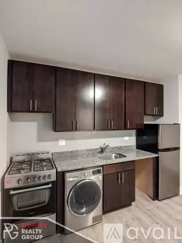 Main picture of 429 W Belden Ave