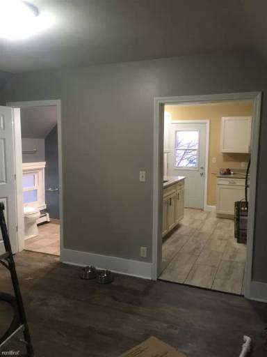 Main picture of 1231 S Kalamazoo Ave