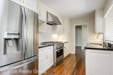 Main picture of 2091 Robinhood Ln