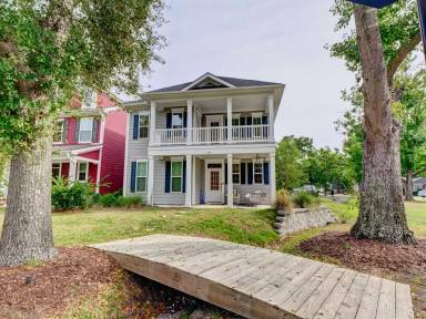 Main picture of 7120 Maple Leaf Dr