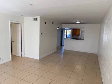 Main picture of 900 S Peninsula Dr