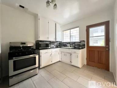 Main picture of 526 N Van Ness Ave