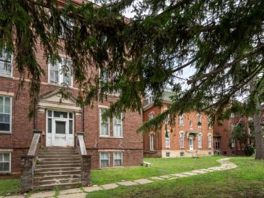 Main picture of 1501 1st Ave