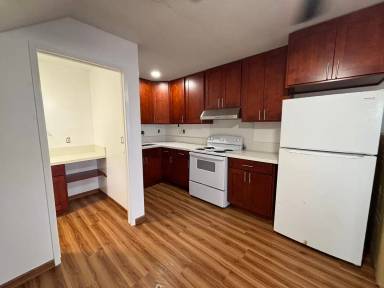 Main picture of 2429 N School St
