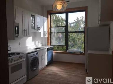 Main picture of 2200 W Chicago Ave