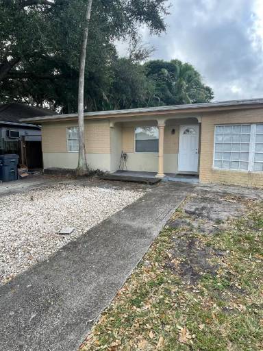 Main picture of 5604 Hayes St