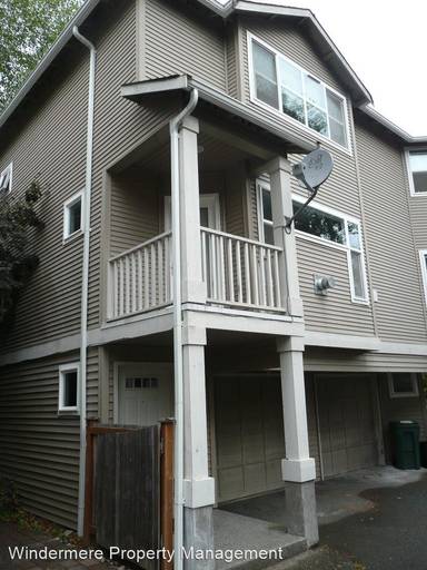 Main picture of 717 N 95th St