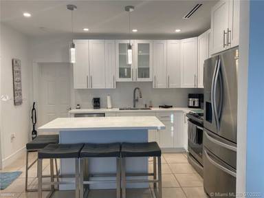 Main picture of 355 SW 48th Ave