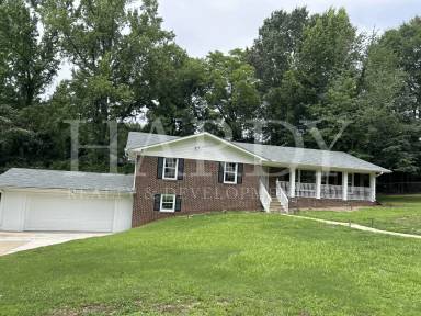Main picture of 6 Greenleaf Dr SW