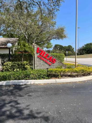 Main picture of 7909 SE Villa Cir