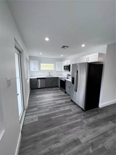 Main picture of 708 SE 6th Ct