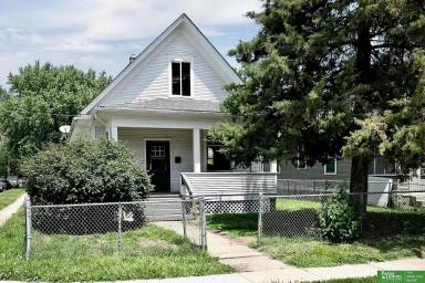Main picture of 2524 Fort St