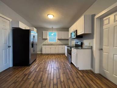 Main picture of 421 Mount Ida St