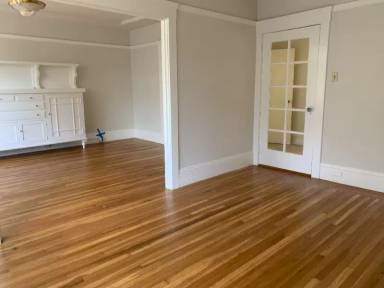 Main picture of 1833 Lincoln Way