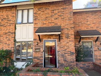 Main picture of 2327 33rd St