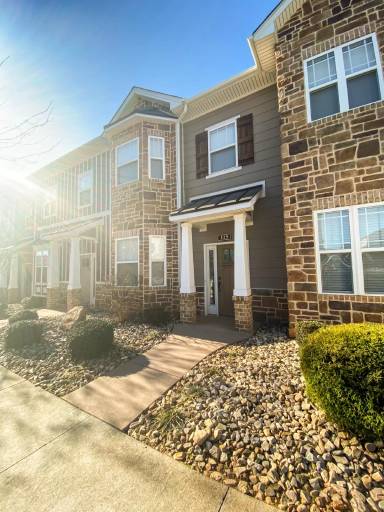 Main picture of 103 Portico St