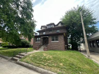 Main picture of 110 South Grand Ave W